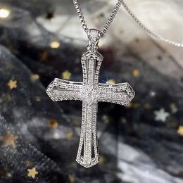 Pendant Necklaces Luxury Jewelry Cross Crystal Necklace Womens Retro Cross Pendant Jesus Christian Necklace Party Wedding Valentines Day Gift d240522