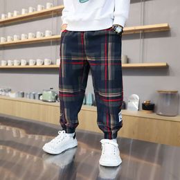 2024 Fashion Boys Cotton Plaid Pants Spring Autumn Toddler Casual Kids Loose Trousers Sweatpants For Teenage Children kläder L2405