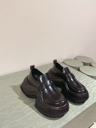 Designer -Komfort Leder Frauen Slebende Freizeitschuhe Oxford Chunky Sneakers Luxus Frau Klassische Matte Outdoor -Trainer
