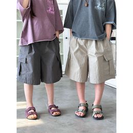 2024 Summer New Korean Children's Side Pocket Middle Men e Workswear Feminino 5/4 calças casuais L2405