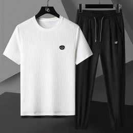 Summer Mens Classic Fashion Solid Color Short Sleeve T-Shirt Two-Piece Mens Casual High-Quality Sports Suit 240521