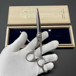 Hair Scissors Japanese samurai Tang Cao is a professional hairdresser and hairstylist dedicated to thin and seamless cutting Q240521