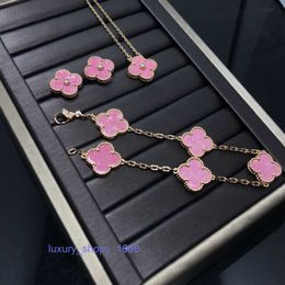 Designer van Bracelet Jewlery Rose Pink New Four Leaf Grass Double Faced Five Flower Bracelet Women's 18K Gold Luxury Versatile Natural Shell Handicraft VMQ6