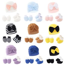 Soft Pure Cotton Gloves+Baby Hat+Foot Socks Set Anti-grasp Newborn Mittens Hospital Beanie Cap Baby Gloves Shower Gifts L2405
