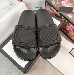 Designer de borracha Mulher chinelos Men Slipper com caixa de pó Sapatos Bloom web preto estampa floral masculina couro vermelho plana