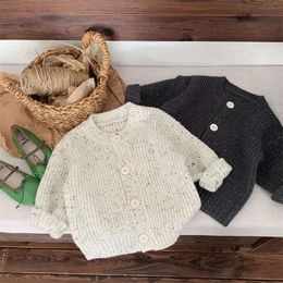 Barntröjor Solid Girls Knit Cardigans Single Breast Boy Sweater Girls Baby Chunky Knit tröja L2405 L2405