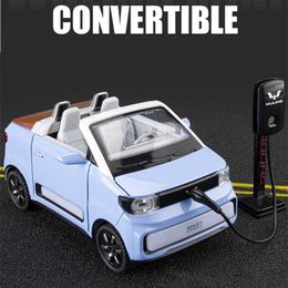 Diecast Model Cars 1 24 Wuling MINI EV Alloy New Energy Car Model Diecasts Metal Toy Convertible Car Model Simulation Sound and Light Kids Toy Gift