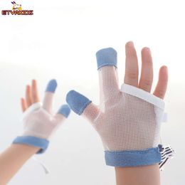 1 Pair Infant Kids Anti Biting Eat Hand Protection Gloves Prevent Baby From Fingers Helps Stop Sucking Nails Harmless Suit L2405