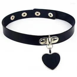 Choker Handmade PU Leather Punk Chocker Gothic Collar On Neck Heart Pendant Goth Female Necklace Jewellery