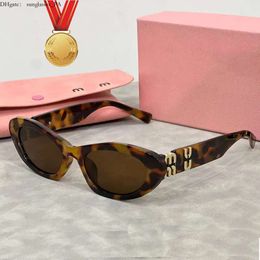 Designer MU Women's Retro Cat Eye Round Men's High-Grade Metal Letter Sunglasses Fashion Outdoor Travel Goggles With Gift Box 678