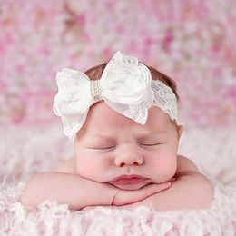 Hair Accessories New Lace Bows with Pearl Button Kids Newborn Hair Band Infant Headdress Cute Bow Knot Headband Baby Girls Headwear Photo Props Y240522