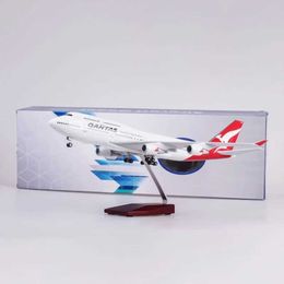 Aircraft Modle 1/150 Scale 47CM Airplane 747 B747 QANTAS Airline Model LED Light Wheel Landing Gear Diecast Resin Plane Model Toy Y240522