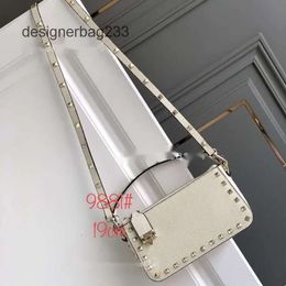 Shoulder Underarm Small Buckle Designer Leather Bag 2024 Bags Rivet Single Vo Womens Rock Stud Lychee Valenteino Handheld Crossbody Fashion Lock 9X4R