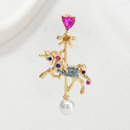 Brooches Exquisite Women Men Fashion Horse Crystal Pearl Badges Elegant Lady Animal Series Alloy Clothing Coat Accessories Pins