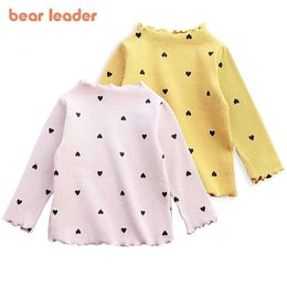 곰 지도자 소녀 사랑스러운 하트 프린트 스웨터 2023 새로운 가을 어린이 아기 아기 귀여운 패턴 의류 패션 옷 캐주얼 의상 l2405 l2405