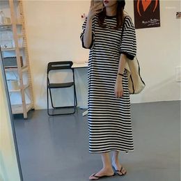 Casual Dresses Summer Striped Tshirt Dress Women Round Neck Contrast Color Fashion Loose Midi Ladies Button Two Pronged Robe