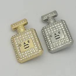 Designer Jewellery Stamp Brooch for Women Water Bottle 18k Gold Plated Pins Correct Letters Logo Double Letter Crystal Luxury symmetry Couples Rhinestone Pin
