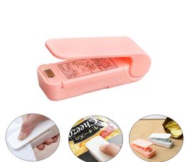 Kitchen Storage Bag Clips Portable Mini Heat Sealing Machine Small Handheld Heating Vacuum Sealer Seal Packing Plastic Bags Pink W1455312