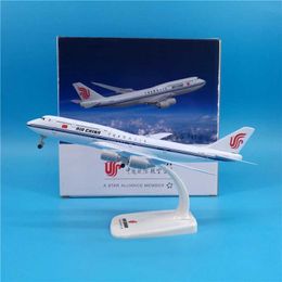 Aircraft Modle 20cm Air China B747-8 Alloy Aircraft Model Series Souvenir Display Decorative Toys with Wheels S2452204