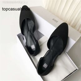 Toteme summer shoe shoes designer womens French simple single Chunyuan pointed silk satin T-shaped soft bottomed flat bottomed Baotou sandals YJ1F