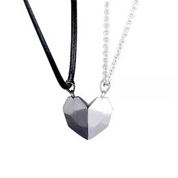 Pendant Necklaces Love Magnet Couple Color Matching Necklace Simple and Creative Stone Heart Splicing Pendant for Men and Women d240522