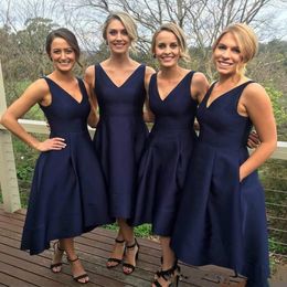 2019 Cheap Navy Blue V Neck Bridesmaid Dresses vintage Tea-Length Formal Prom Evening Gown Eleagnt Maid Of Honor Wdding Guest Dresses 215k