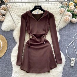 Casual Dresses High Quality Elegant Solid O-neck Full Sleeve Lace-up Waist Women Mini Dress With Hat