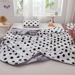 120*150cm 150*200cm Baby Quilt Newborn Thermal Soft Fleece Comforter No Fill Veet Bed Cover Double Layers Blanket