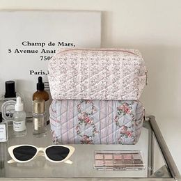 Cosmetic Bags Flower Printed Travel Cosmetics Storage Box Simple Puffy Floral Makeup Bag Portable Large-Capacity Organizer