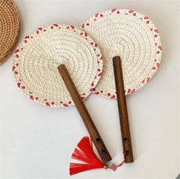 Decorative Figurines Chinese Style Palm Leaf Solid Wood Round Retro Hand-Woven Fan Summer Hand Crank Mosquito Repellent Cooling Home Decor