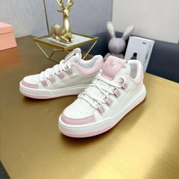 Top High Quality MM Casual Shoes Miumiuu Sneakers For Mens Women Black White Pink Fashion Trainers Lightweight Link-Embossed Sole Sports Men Sneakers 7E1