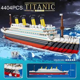 Blocks 4404PCS Titanic Building Cruise Ship Mini Assemble Bricks Model Toys Kits Desktop Decoration Christmas Gifts For ldren H240523