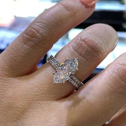 Cluster Rings Huitan Simple Stylish Marquise Cubic Zirconia Crystal Ring Women Engagement Wedding Bands Accessories Luxury Jewelry Wholesale