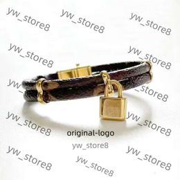 Louiseviution bracelet Luxury Designer Jewelry Silver Black Leather Bracelet Men Charm Bracelet for Women Wide Hand Strap Brown Flower Pattern Fashion Gifts 50f3