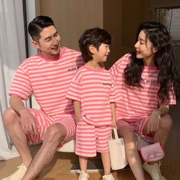 Family Clothes Sets Parent-child Striped T Shirts and Shorts Two Piece Outfit Summer Dad Mom Daughter Son Matching Clothing 240523