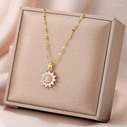 Pendant Necklaces 1PCS Gold-color Necklace Ladies Light Luxury Style Flower Inlaid Zirconia Titanium Steel Chain Holiday Jewelry