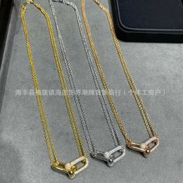 Collana a ferro di cavallo del marchio designer con diamanti a doppio anello a ciondolo ad alta versione di una catena di colletti una coppia unisex piccola e di lusso