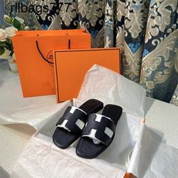 Sandals Oran Slipper Fashion Designer High Board Womens 2024 One Line Leather Sandals Flat Soles Wear Beach Sli