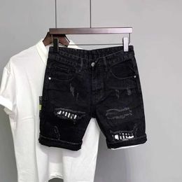 Shorts masculinos de verão masculino adesivos de buraco negro de jeans de jeans de jeans coreanos pernas de hip-hop harajuku mass de jeans preto de moda Q240522