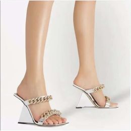 Offener Sier Wedge Sandals Modes schwarzer Zehen High Heeled Pantoffeln Goldketten Lady Slides Schuhe große Größe 42b