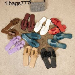 Kadınlar Oran Şık Slipper Moda Oasis Sandalet Calfskin INSOL Runner Sole Kapalı Sıradan Sandal Yaz Tasarımcısı Lüks Bayanlar Plajı