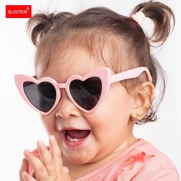 Sunglasses Retro Heart shaped Childrens Sunglasses Baby Boys and Girls Love Frame Sunglasses Baby UV400 Eye Protection Fashion Glasses 2024 Y240523
