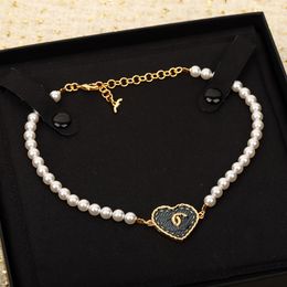 Women C Pendant Necklaces Pearl Sweater Chain Cclies Gold Long Choker Double Women Jewellery Designer Luxury Accessories 7676