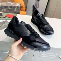 Designer Canvas Valenteino v Lace Rivet Shoes Vt Trainer Summer Fashion Up Low Sports Sneakers Top Casual Small White Mens TQFQ