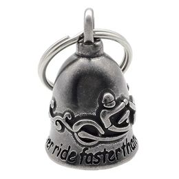 Biker Bell Keychain Good Luck Punk Retro Motorcycle Guardian Bells For Husband Stainless Keychain Feather Wings Pattern Pendant 240522
