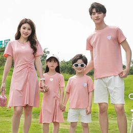 Family Matching Outfits Pink Mother Daughter Summer Clothes Mom Dad and Son Equal Clothing Women Girls Dresses Father Boys Sets 240523