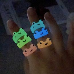 Couple Rings 2023 Nightglow Cute Frog Ring Lover Resin Acrylic Ring Female Couple Luminous Ring Summer Animal Jewelry Gift S2452301
