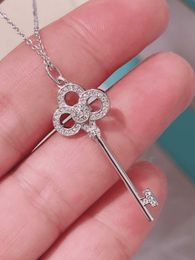 Designer's Brand Key Necklace Womens Pure Silver 18k Rose Gold Heart Crown Collar Chain Pendant Iris Light Luxury Sweater