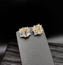 Rum- und Ice Premium Square Crystal Ohrringe für weibliche koreanische Superblitz -Raffinierte Pendlerstudelohrringe 14K Goldelektroplieren für Allergieprävention