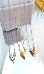 Designer V Letter Necklace Never Fade Hypoallergenic Women Titanium Steel 18K Gold Plated Choker Pendant Necklaces Rose Gold Silve6367519